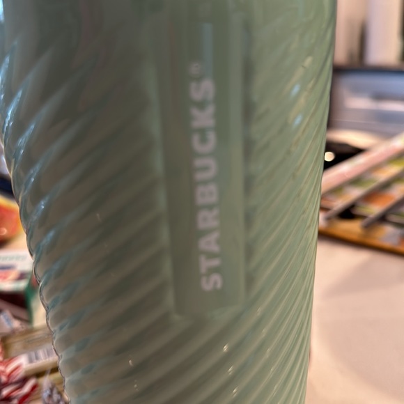 Green Starbucks cup - Picture 3 of 3